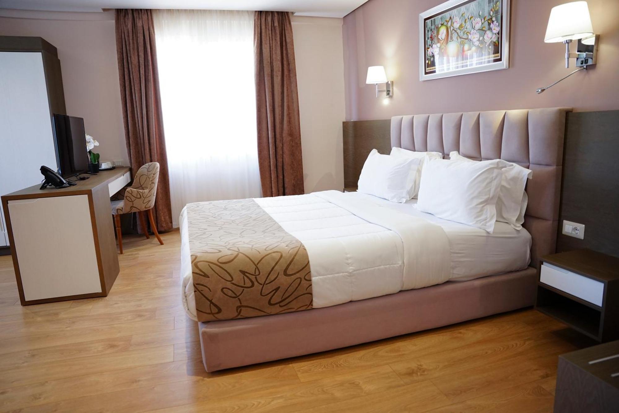 Doanesia Premium Hotel & Spa Tirana Bagian luar foto