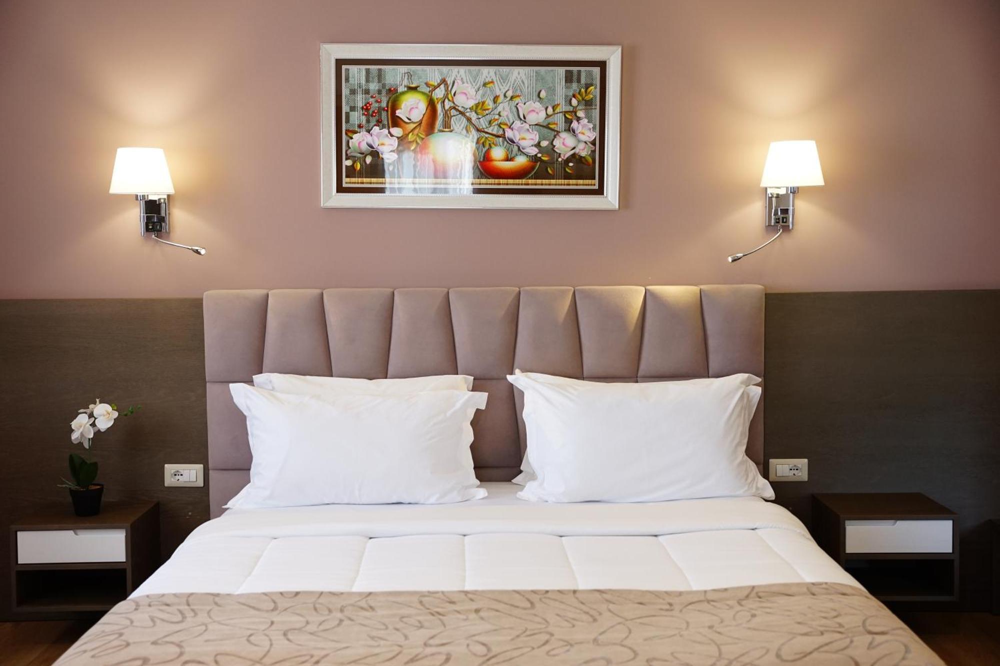 Doanesia Premium Hotel & Spa Tirana Bagian luar foto