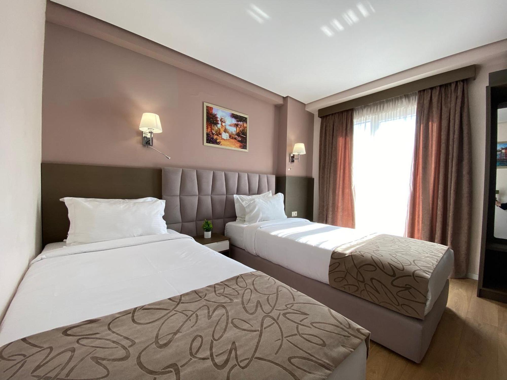 Doanesia Premium Hotel & Spa Tirana Bagian luar foto