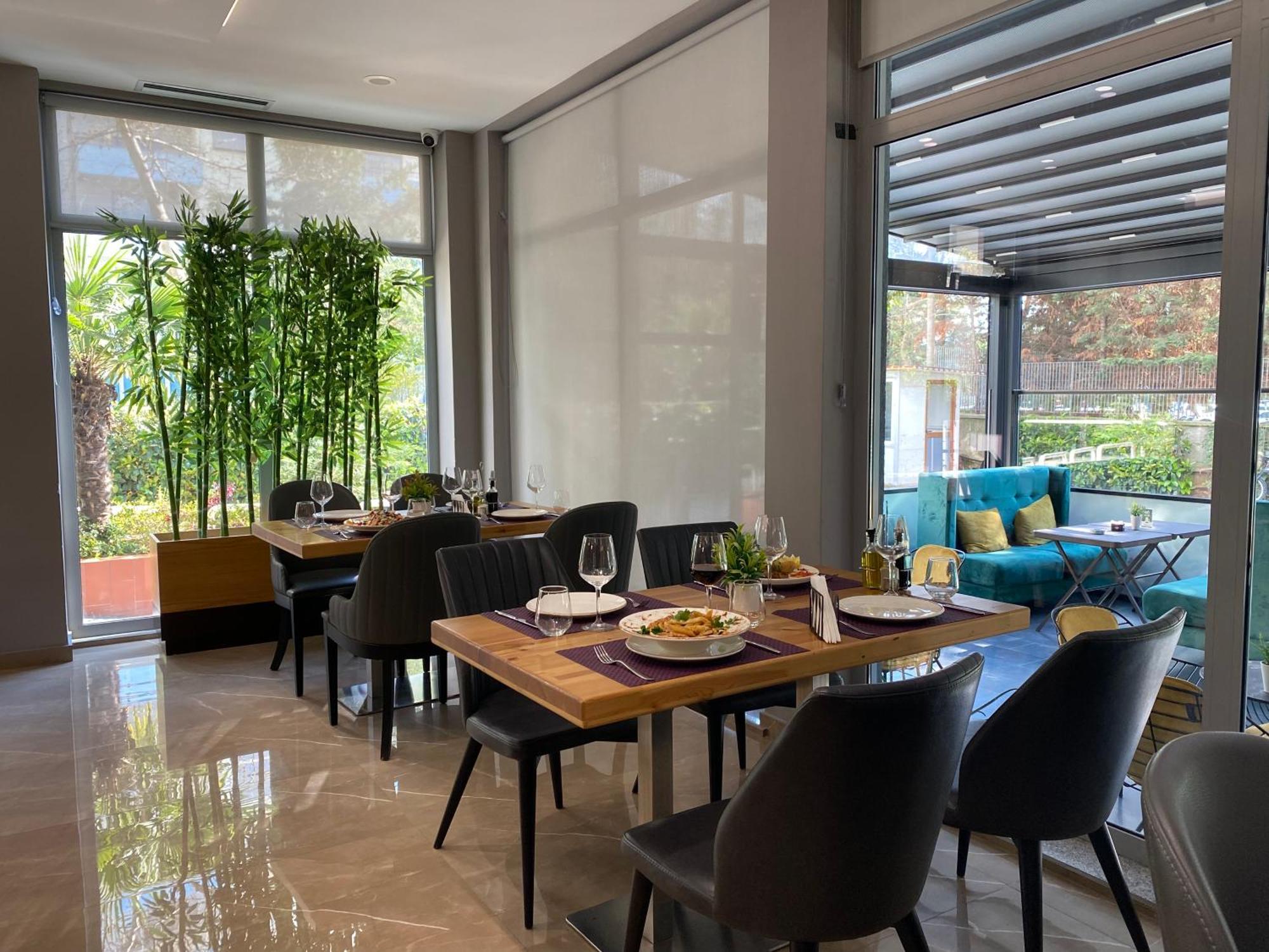 Doanesia Premium Hotel & Spa Tirana Bagian luar foto