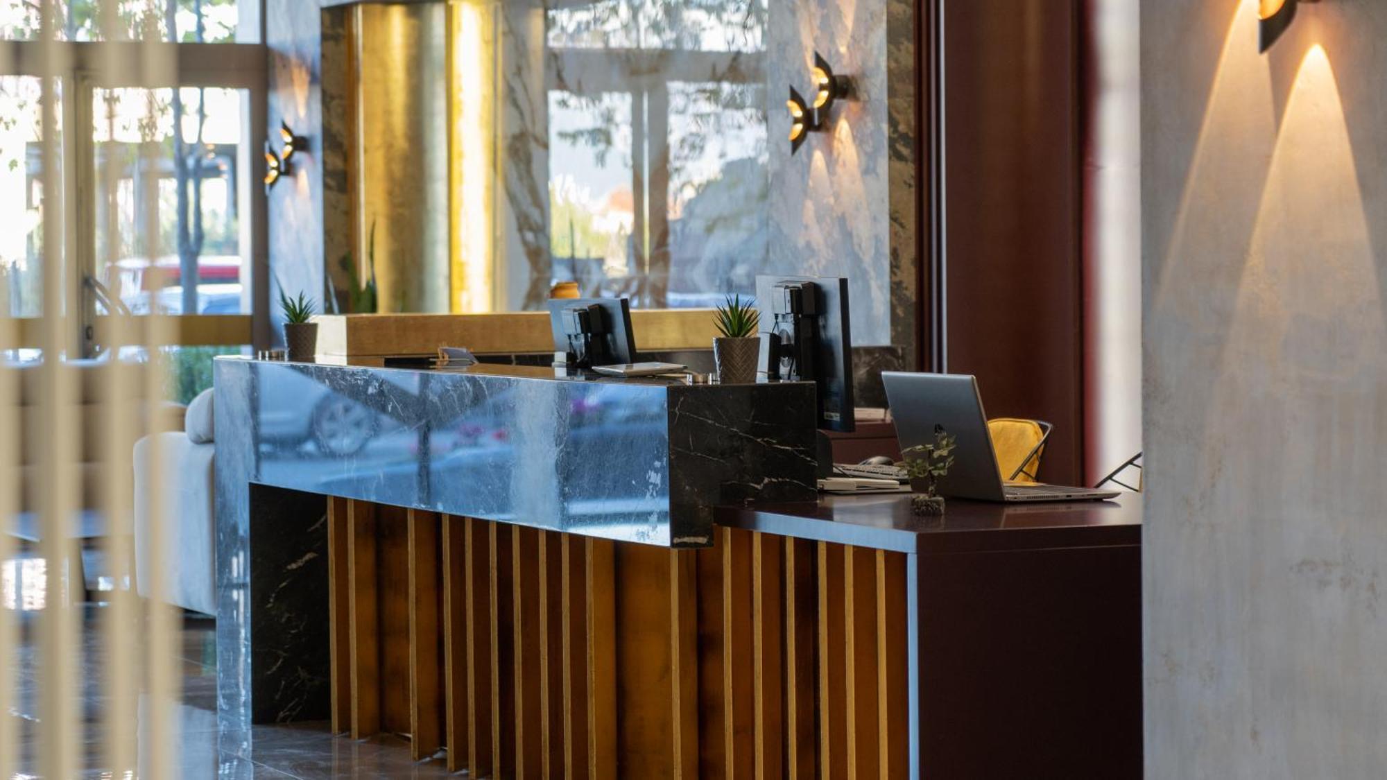 Doanesia Premium Hotel & Spa Tirana Bagian luar foto