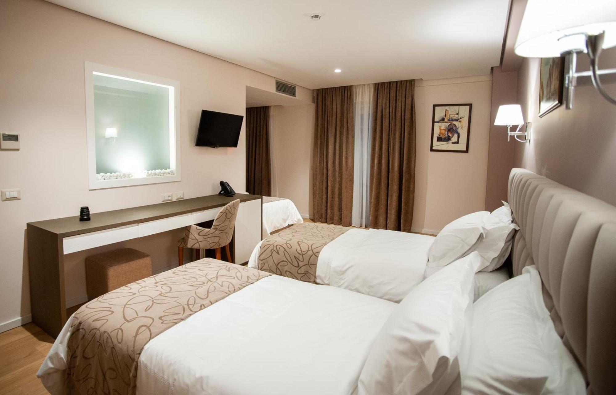Doanesia Premium Hotel & Spa Tirana Bagian luar foto